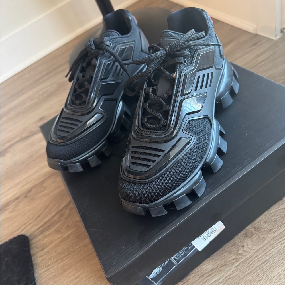 9.5  Black PRADA CLOUDBUST TECHNICAL SNEAKERS
100% Authentic
